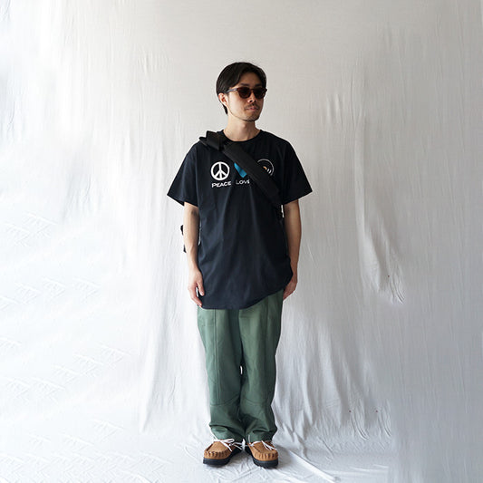 BLUESCENTRIC PEACE LOVE VINYL T-SHIRT