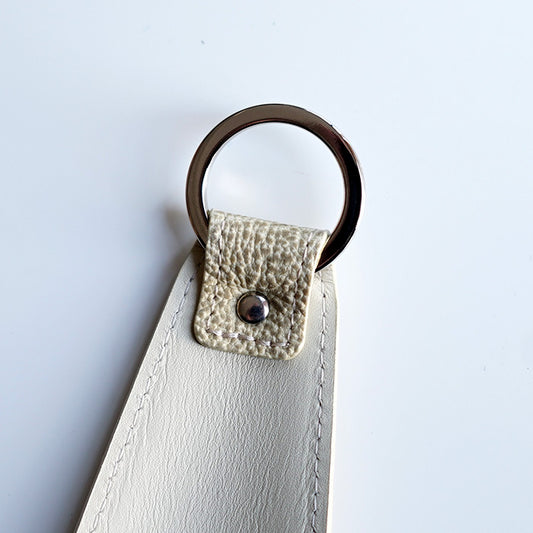 ITTI HERRIE SHOEHORN KEY HOLDER / SHIRO