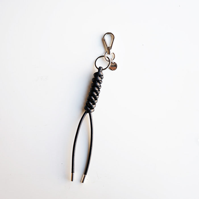 ITTI CRISTY SNAKE KNOT CHARM / STCOW