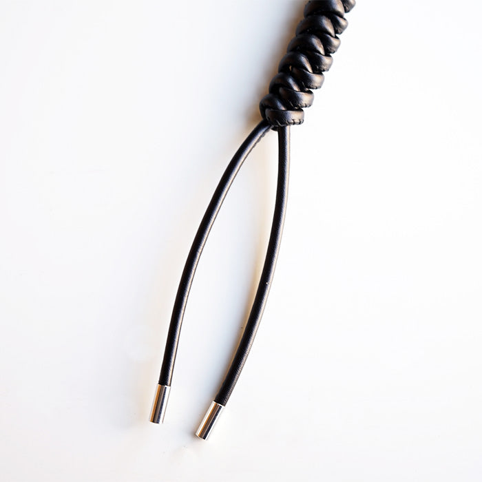 ITTI CRISTY SNAKE KNOT CHARM / STCOW