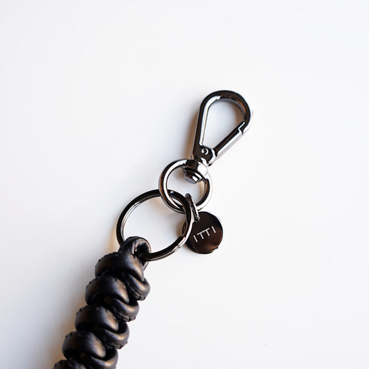ITTI CRISTY SNAKE KNOT CHARM BK / STCOW