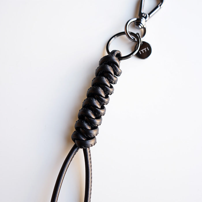 ITTI CRISTY SNAKE KNOT CHARM BK / STCOW