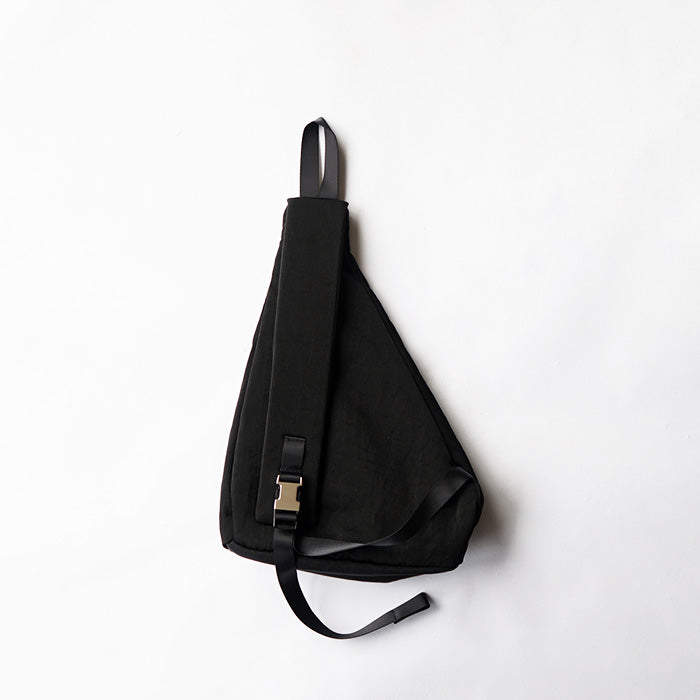 ITTI ANNIE PUFFER SLING BAG / CERATO BRIGHT