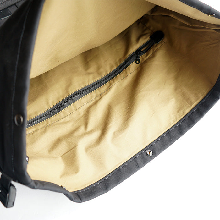 VESKE THE JAMES WEEKEND BAG