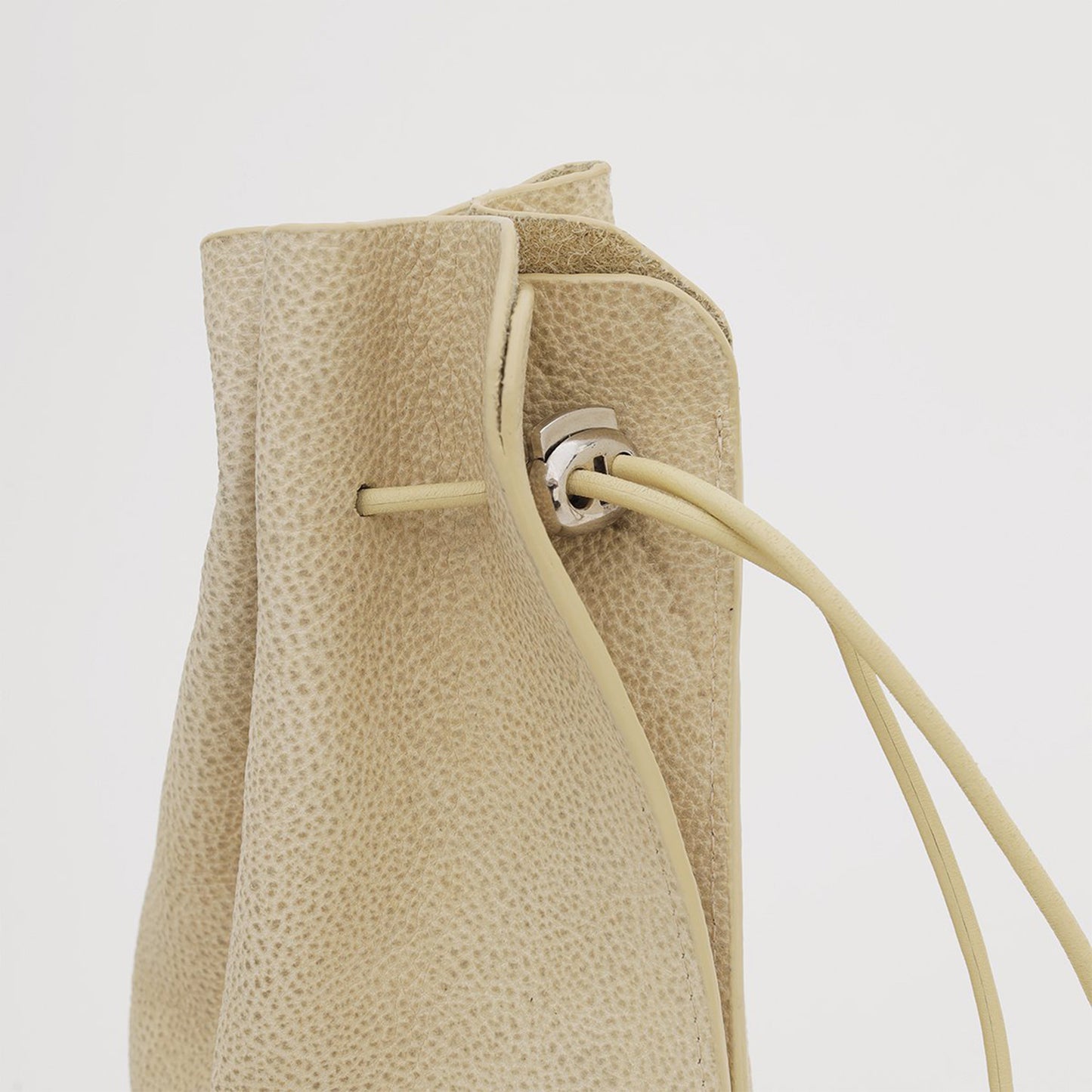 ITTI HERRIE KINCHAKU POUCH - PM / SHIRO