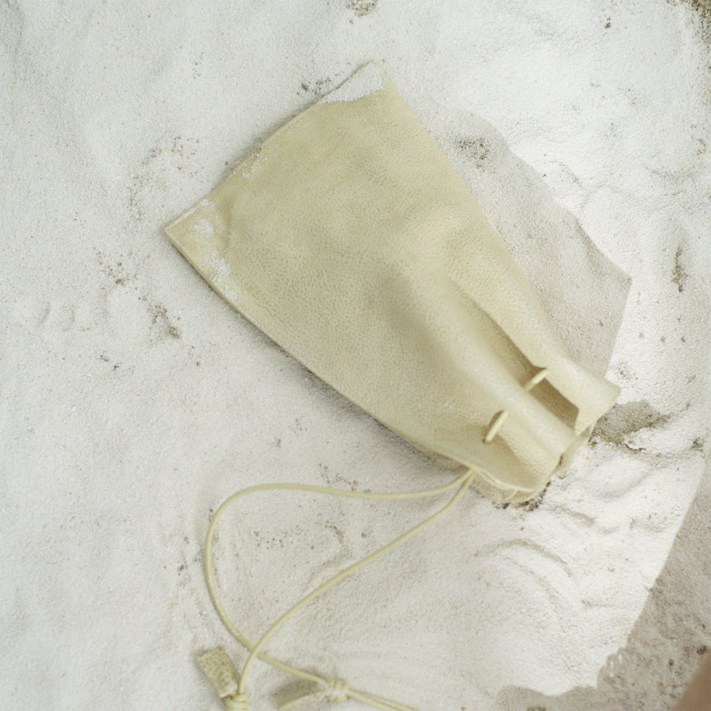 ITTI HERRIE KINCHAKU POUCH - PM / SHIRO