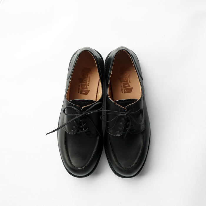 FLOWS　5 EYELET APRON - CALF LEATHER