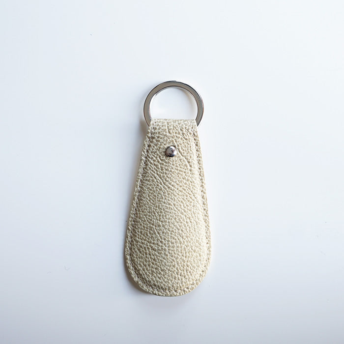 ITTI　HERRIE SHOEHORN KEY HOLDER / SHIRO