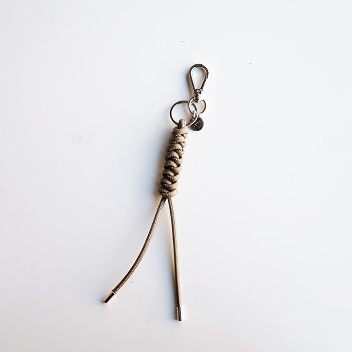 ITTI　CRISTY SNAKE KNOT CHARM / STCOW