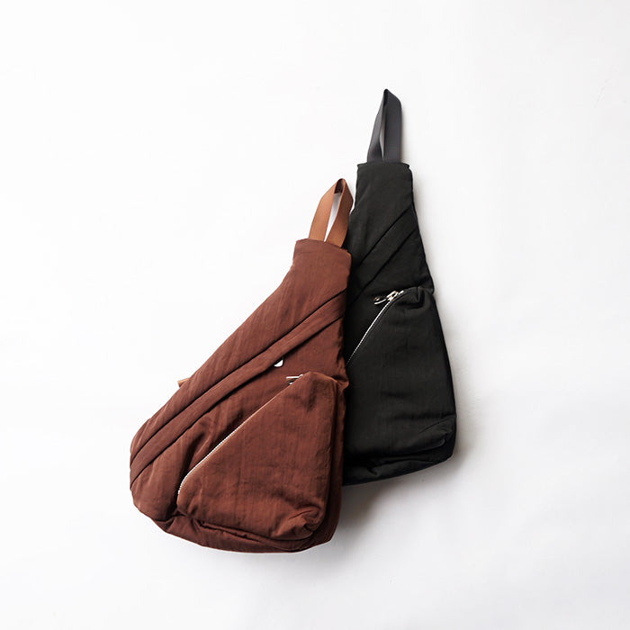 ITTI　ANNIE PUFFER SLING BAG / CERATO BRIGHT