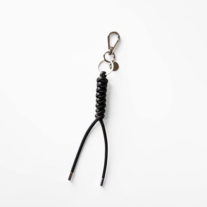 ITTI　CRISTY SNAKE KNOT CHARM / STCOW