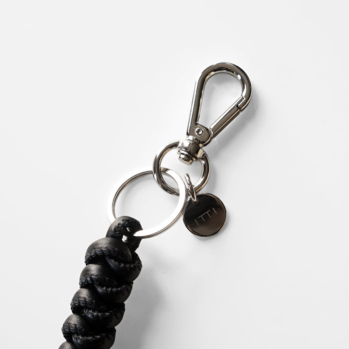 ITTI　CRISTY SNAKE KNOT CHARM / STCOW