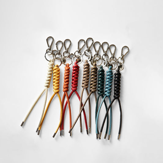 ITTI　CRISTY SNAKE KNOT CHARM / STCOW