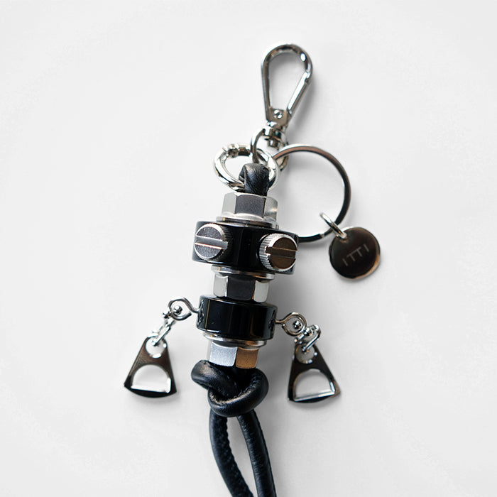 ITTI　CRISTY ROBOT KNOT CHARM / STCOW