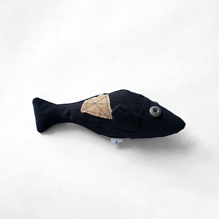 redad　patchwork soft toy Fish - black denim