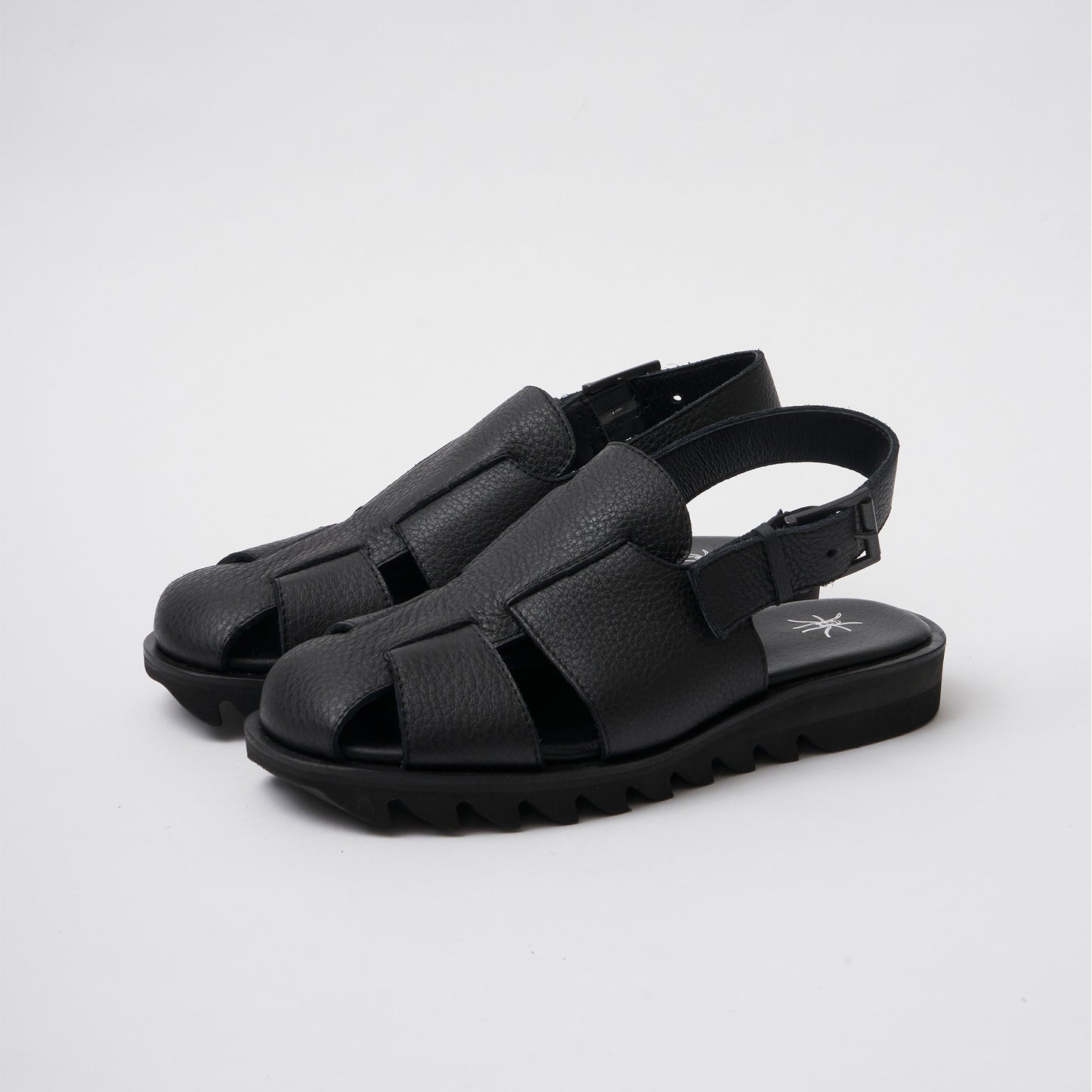 Tomo&Co　SHARK SOLE GURKHA SANDALS